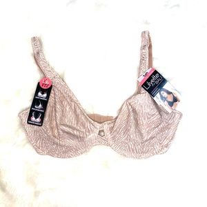🎉SALE🎉 NWT Lilyette By Bali Dreamwire Minimizer Bra in Zig Zag Nude